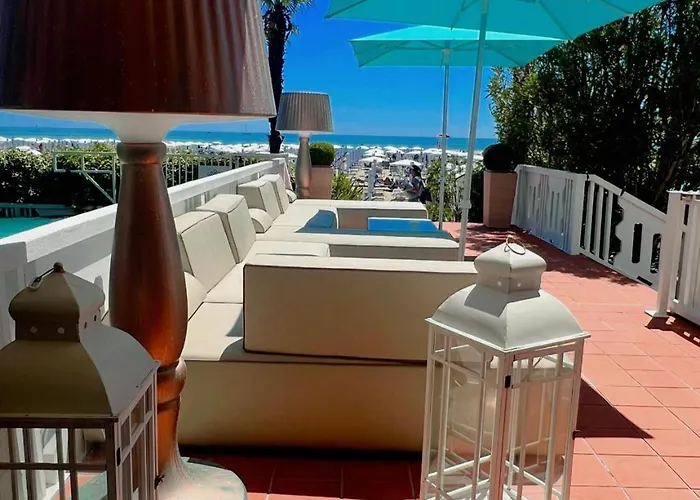 Hotel con piscina: Hotel Savoy