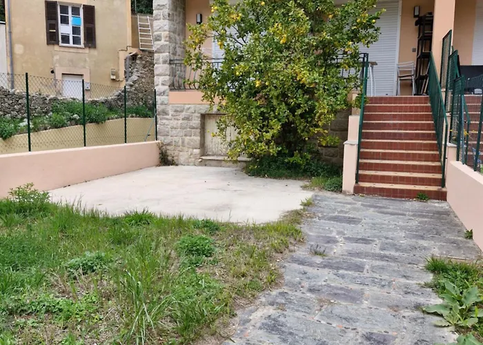 Superbe Rez-de-Jardin refait à neuf.
