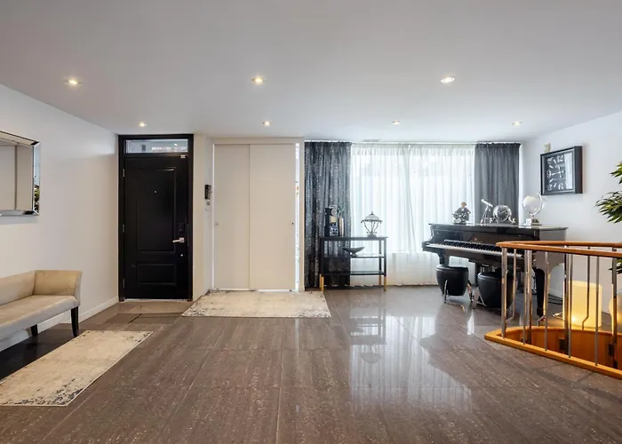 Majestic Villa In Downtown Griffintown