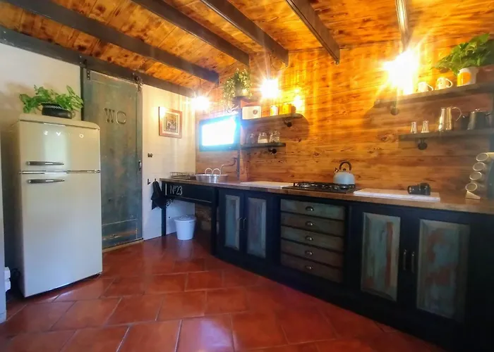 Hill Top Hide Away