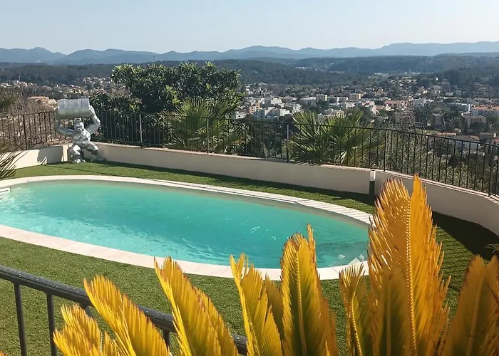 Vaste bas de villa Le Belvédère