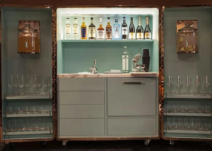 Pet Friendly hotel: Hotel Emc2, Autograph Collection