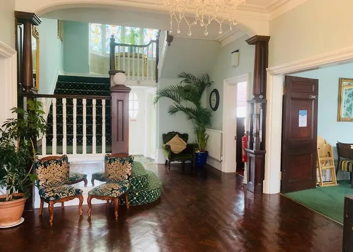 Family Hotel: The Cobham Hotel