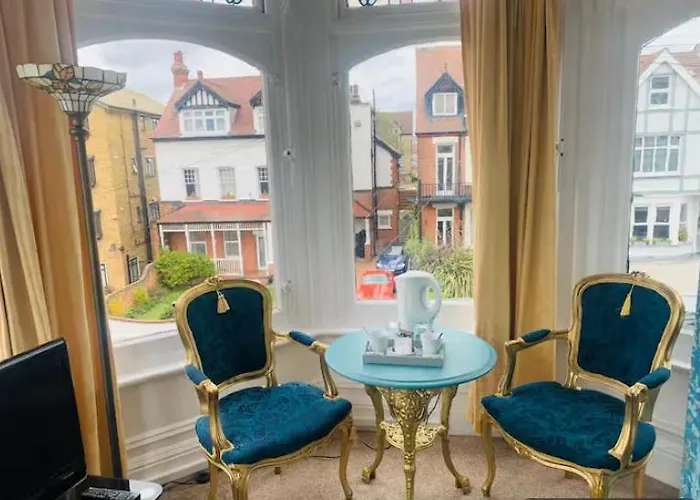 Family Hotel: The Cobham Hotel