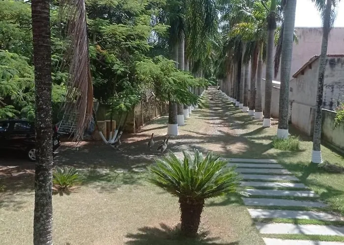 Linda Chácara com piscina
