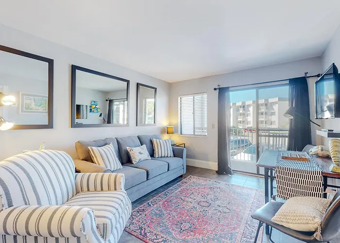 Hotel near College: Plantation East #1110