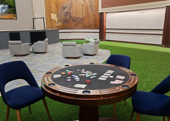 2Br Downtown Gem With Arcade Games! - Sleeps 7 - Near Convention Center - Stadium