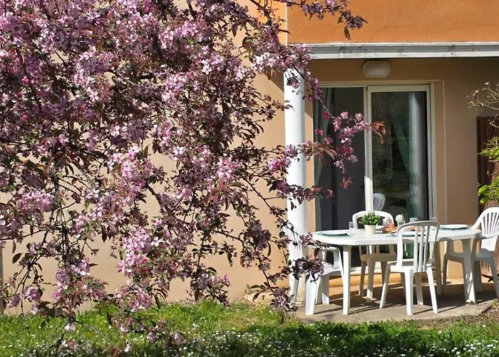 Appartement 4-6 personnes à Prayssac - résidence avec Piscine