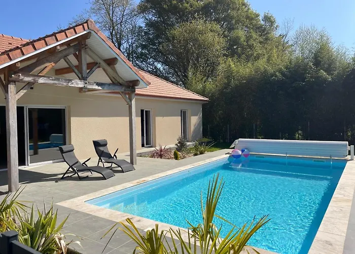 Le chant du Gave- Maison neuve lumineuse avec piscine- Rivière en contrebas du jardin