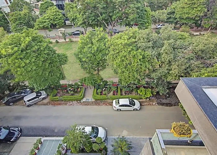 Lodging Nuab House - Near Fortis, Max, Medanta, Paras Hospitals And Huda Metro