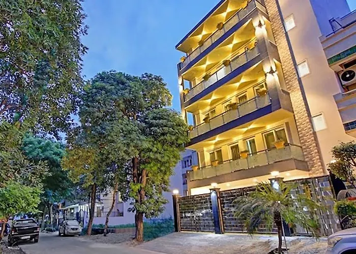 Lodging Nuab House - Near Fortis, Max, Medanta, Paras Hospitals And Huda Metro