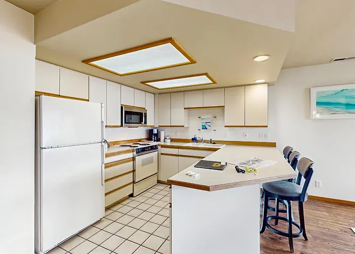 Lake Chelan Shores: Lakeside Luxury #19-5