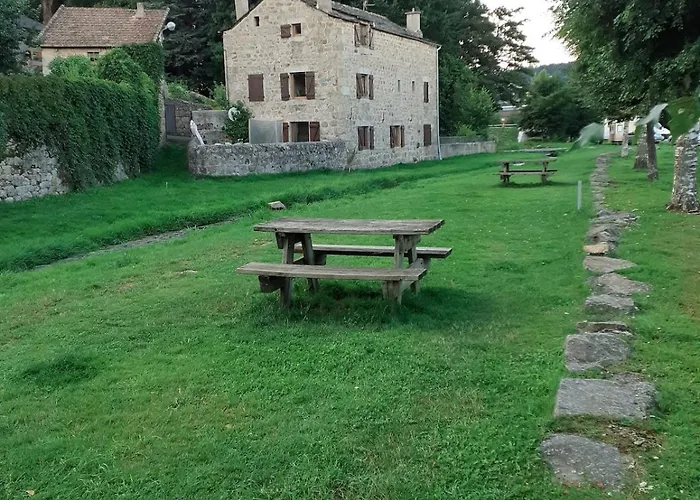 Appartement rez de chaussée avec terrasse et jardin à Tence