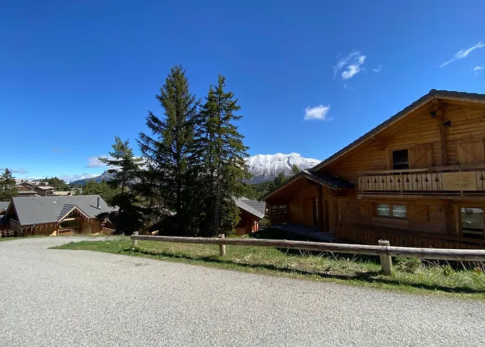 Eden sur les pistes avec vue panoramique sur la vallée