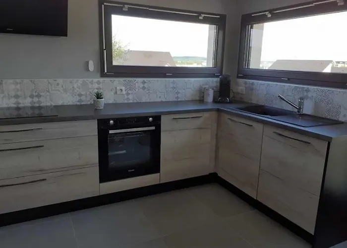 Le Majestic - terrasse, jacuzzi et parking privé