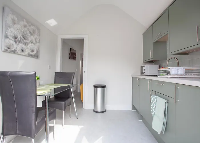 Stylish & Lovely Studio With Parking In New Forest!