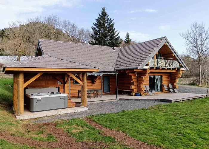 Wood Log Chalet