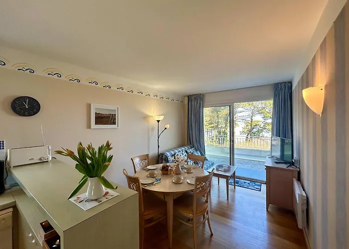 Seafront Flat With Indoor Pool With Stunning Views