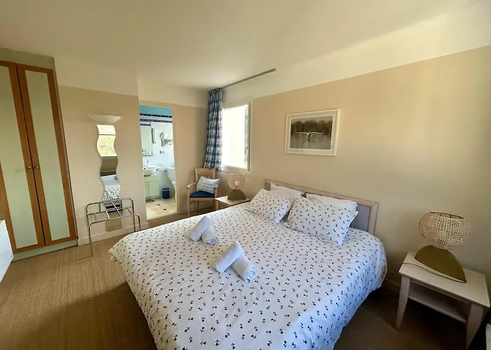 Seafront Flat With Indoor Pool With Stunning Views