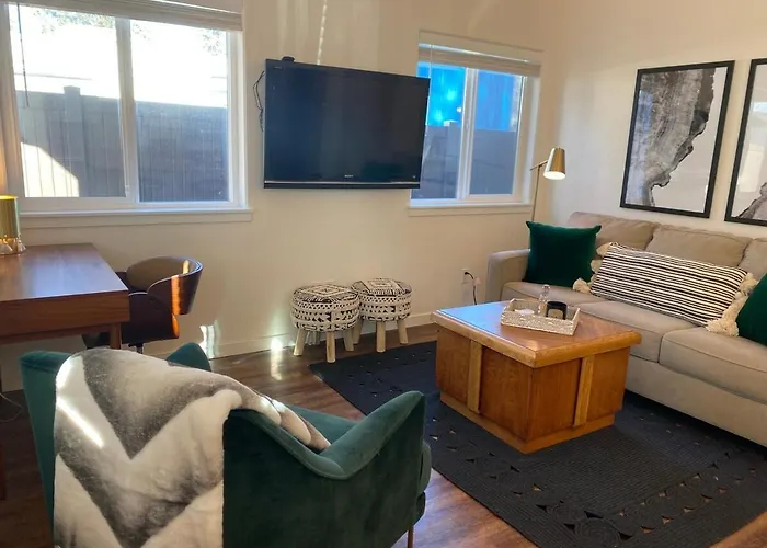 Darling Downtown Cottage - Summer In Cda!