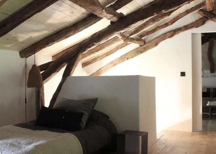 VESTIGES, ancien corps de ferme rénové selon l'esprit wabi-sabi