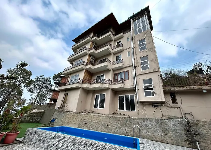 Dog friendly hotels Lalita'S Majestic Pines