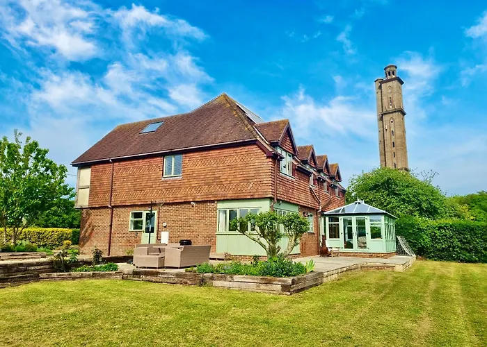 Stunning 7 Bedroom Escape Near New Forest And Beach - Large Garden - Pool Table - Serene Setting - Sleeps 14
