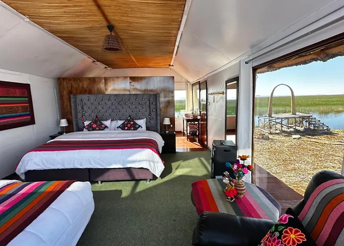 Uros Waliski Lodge