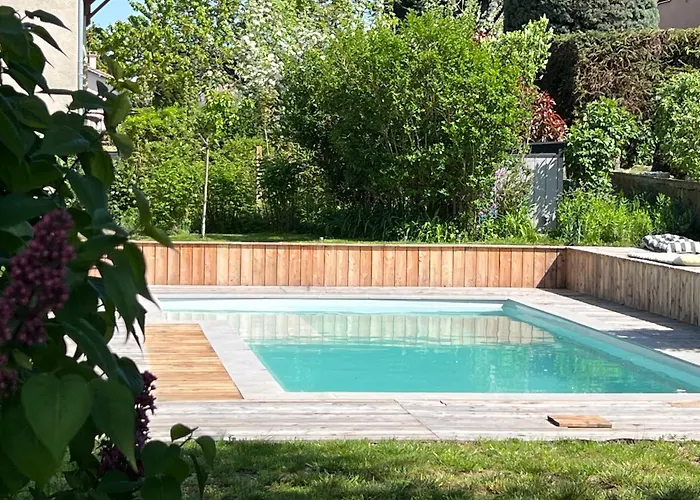 Jolie maison cosy, grand jardin, en bordure de la Via Fluvia