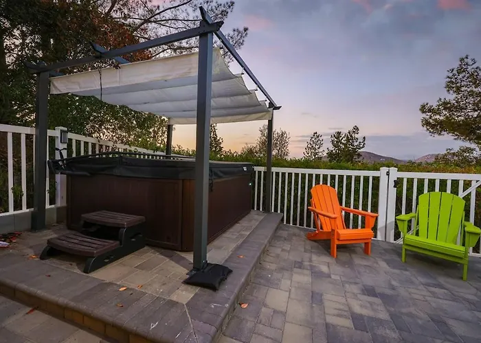 Hot Tub With A View And Large Back Deck & Game Room