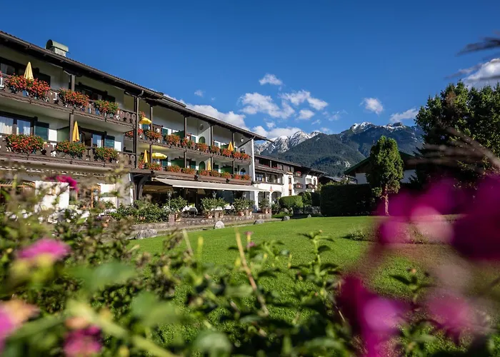 Hotel: Parkhotel Wallgau 4 Sterne Superior Alpenjuwel mit Spa Genuss, Golf&Wellness in der Karwendel-Region Tradition trifft Eleganz im stilvollen Rückzugsort