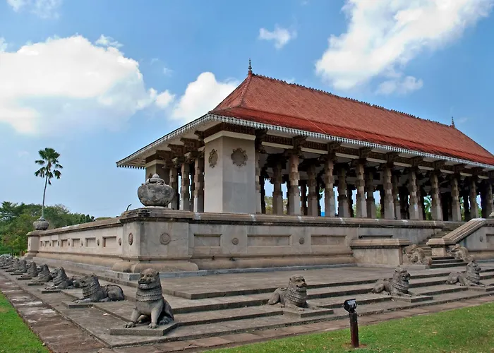 Fairway Colombo - Sri Lanka'S First Hotel With Robot Technology