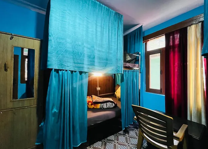 Non Stop Cafe Hostel & Stay