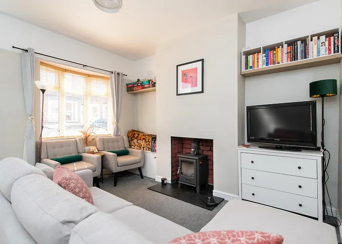 Central 2 Bedroom Cosy House