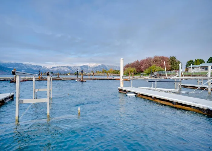 Family Home On Lake Chelan With Mtn + Lake View!