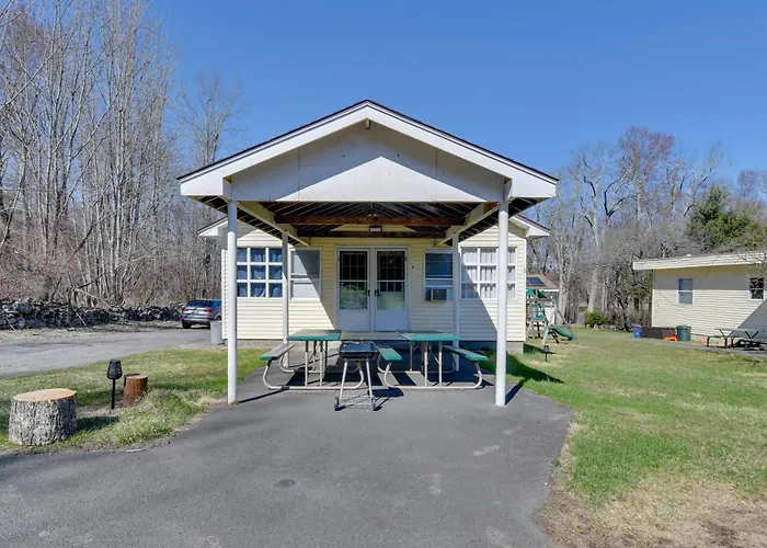 Shared Boat Launch: Lake Retreat In Ellenville!