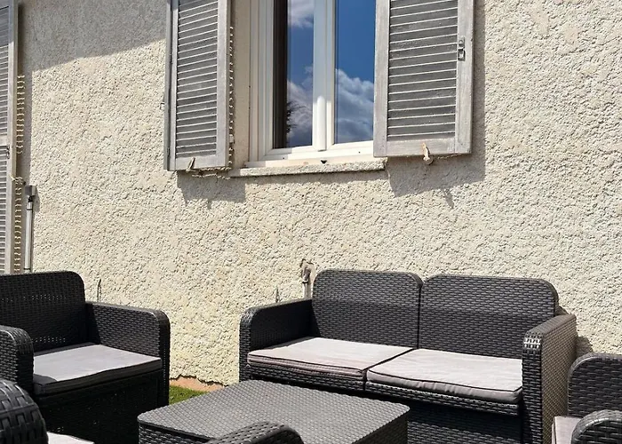 Agréable Maison ensoleillée avec piscine