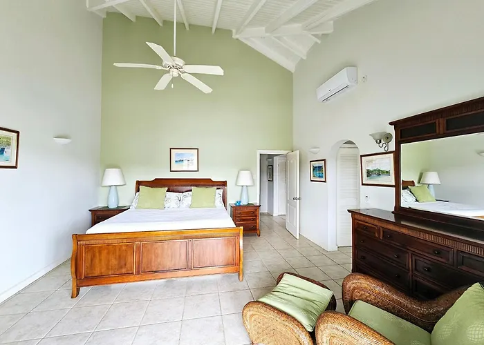 The Pelican #3 - Spacious 3 Bedroom 2,5 Bath Waterfront Townhome In The Heart Of Rodney Bay, Townhouse