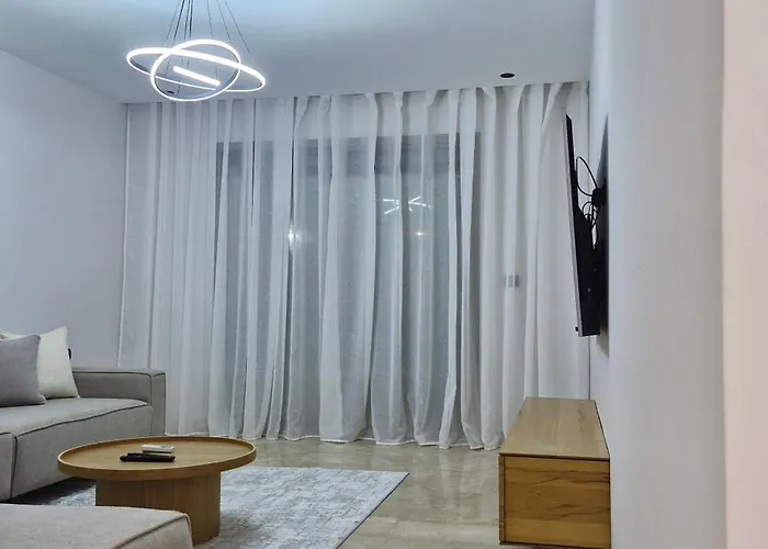 Maison de luxe dans une résidence fermée avec Piscine communautaire&Free Parking,NR 63 à Marina