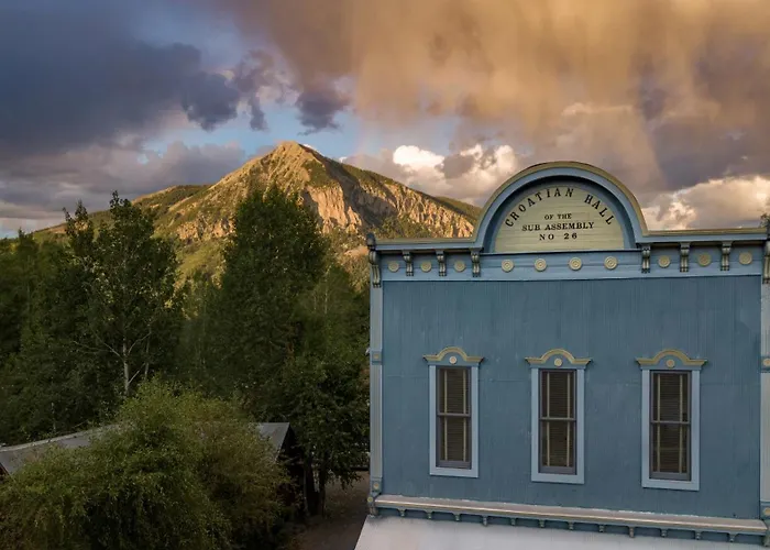 Eleven Scarp Ridge Lodge