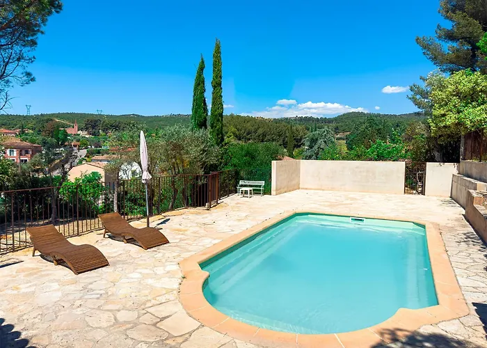 Gîte T2 à 5mn du Circuit Paul Ricard et du village du Castellet et à 10mn des plages de Saint-Cyr-sur-mer, Bandol et Sanary