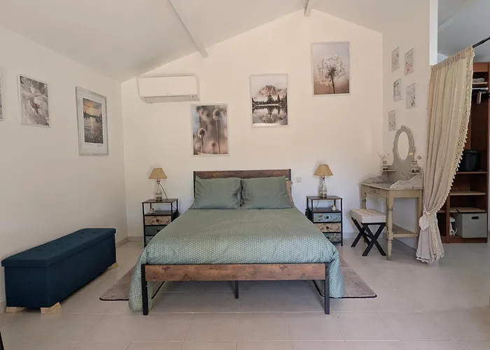 La chambre de Ptitruc au coeur du maquis