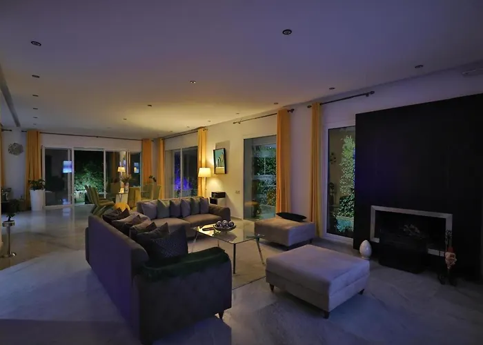 Villa familiale moderne avec piscine
