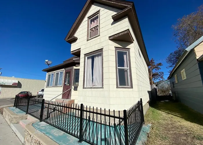 Historic Queen Anne | Hot Tub | Fenced Backyard.