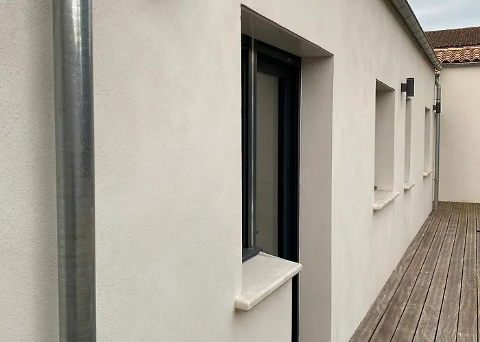 Maison moderne plain-pied 3 chambres jardin préau