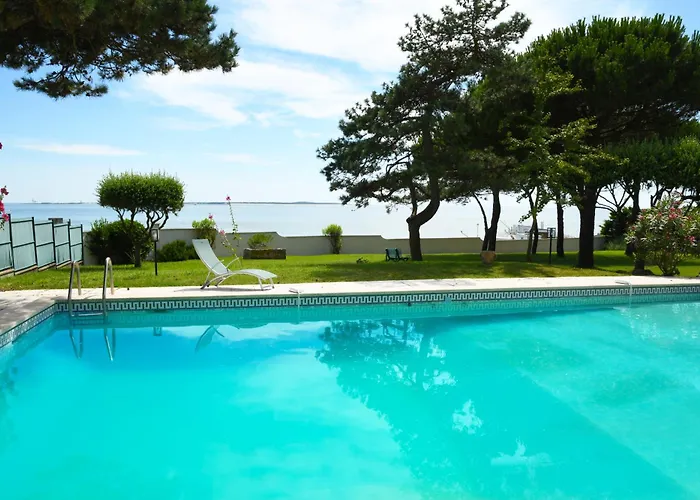 Villa avec piscine chauffée et magnifique vue mer
