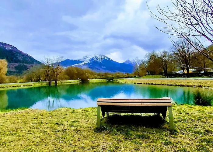 T2 familial 4-5 pers, 2 chambres, bord de la neste, parking privé gratuit