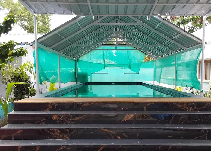 Johnson'S Homestay With Pool & Ecohouseboat Near Town Beach