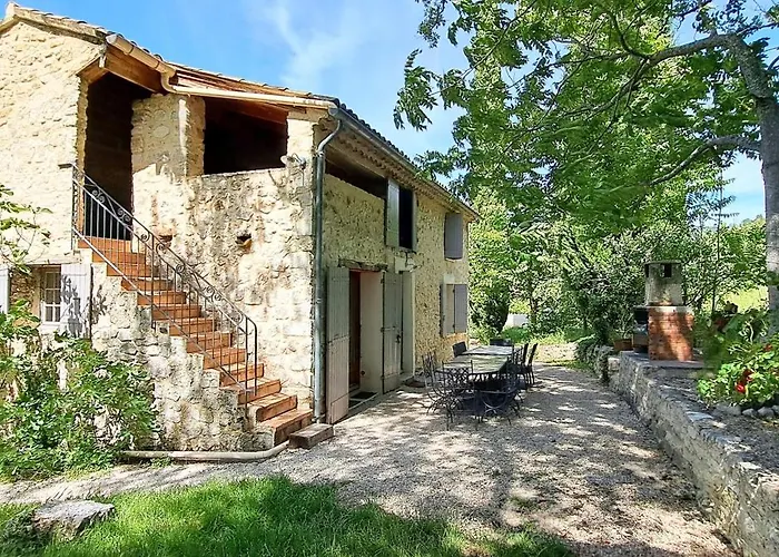 Le Mas des Fontettes, gite 14 personnes, piscine chauffée, propriété 5ha, barbecue