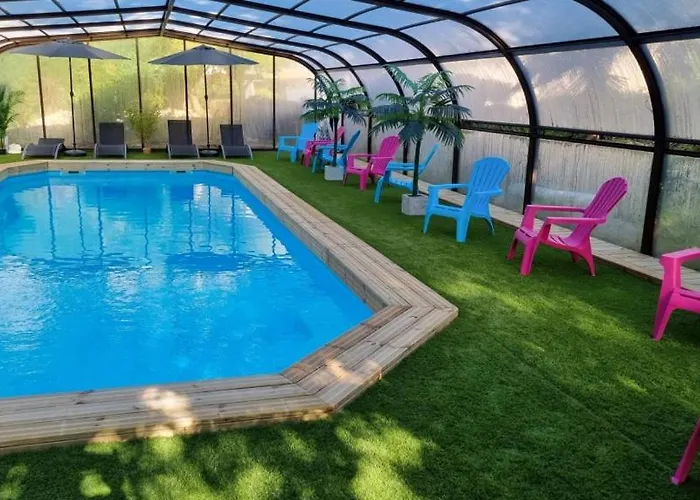 Les Chalets de SAUMUR, Piscine&Parc boisé, 100m du CadreNoir